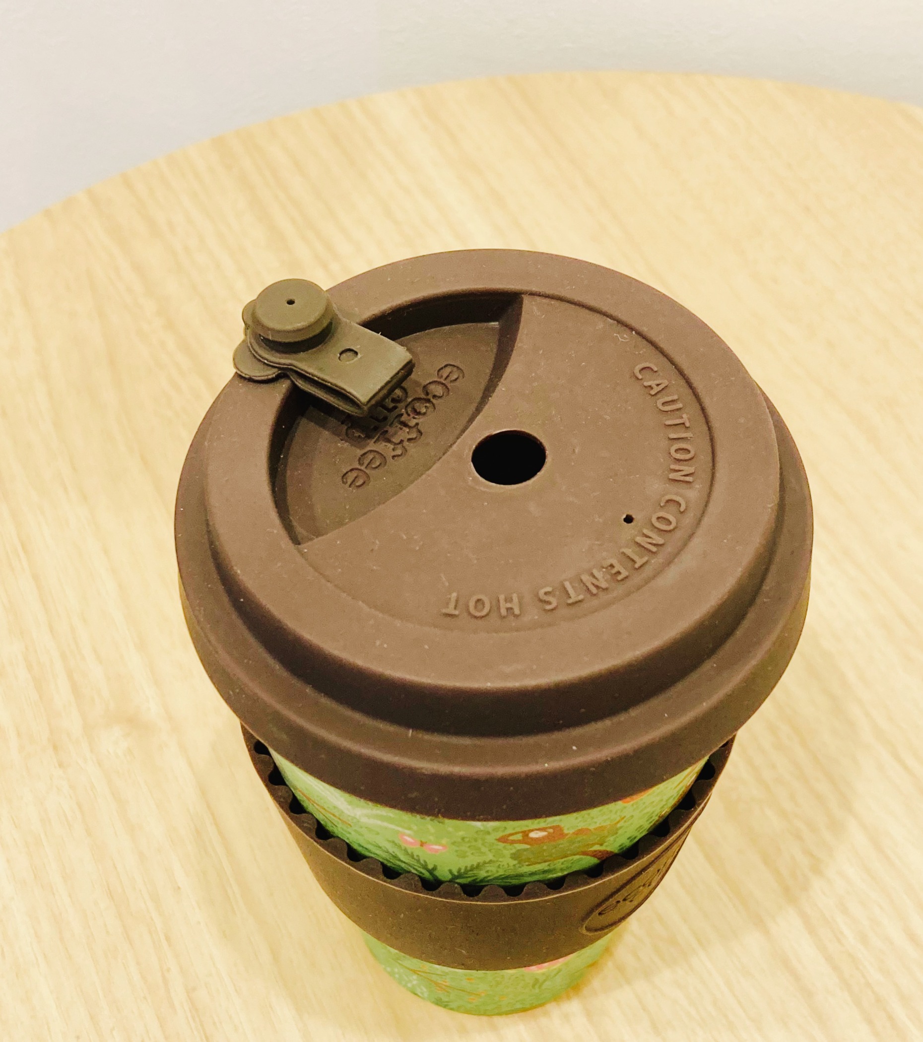 エコーヒーカップ　ストロー用の穴